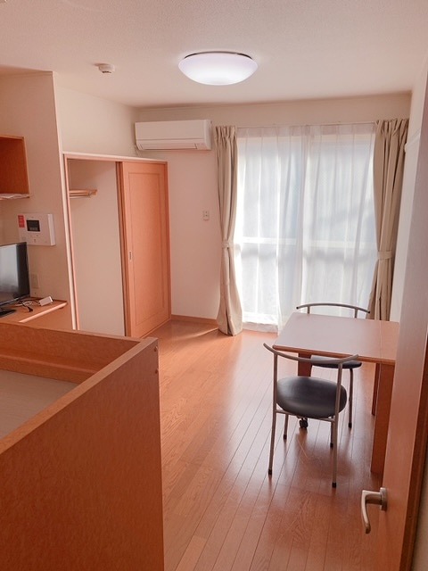 レオパレスＮＩＳＨＩＩＴＡＭＩ リビング