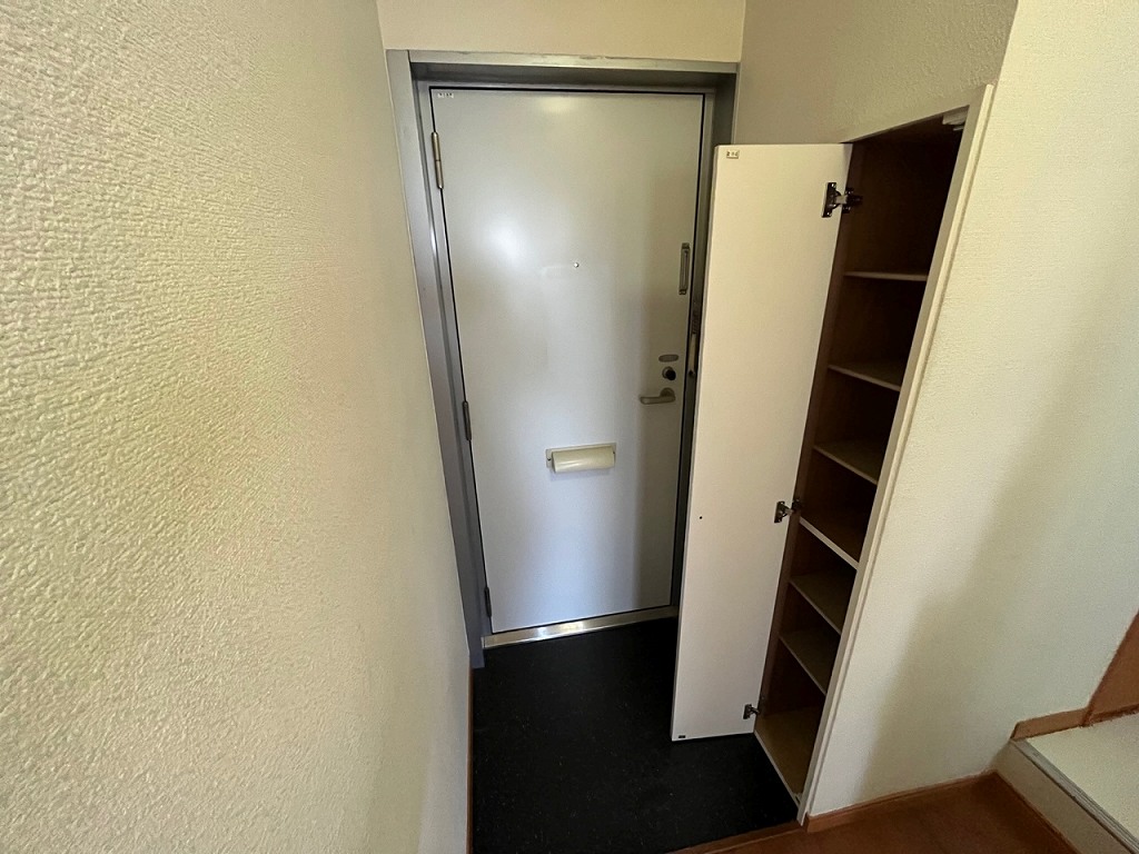 レオパレスＣｏｚｚｙＣｏｒｔ 玄関