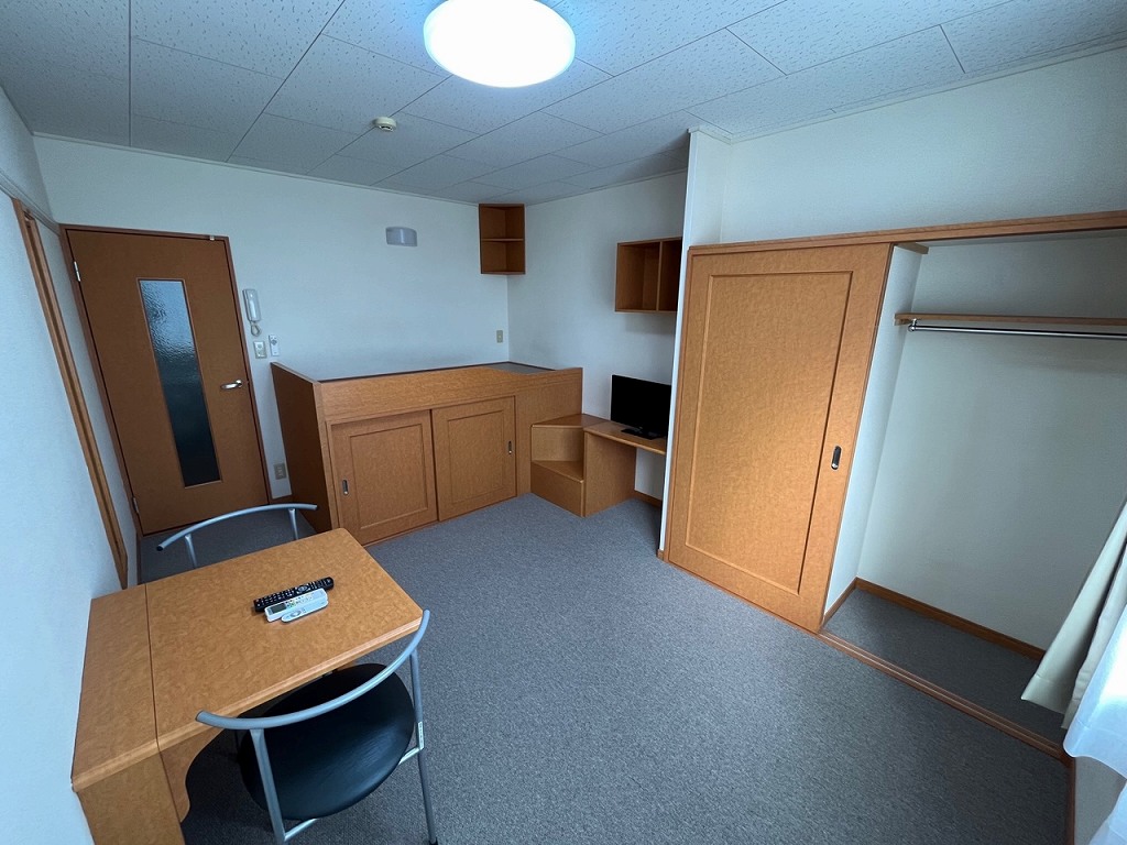 レオパレスＣｏｚｚｙＣｏｒｔ リビング