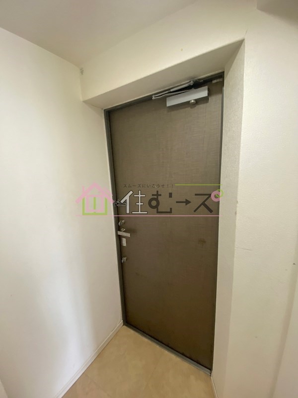 レジディア谷町 玄関