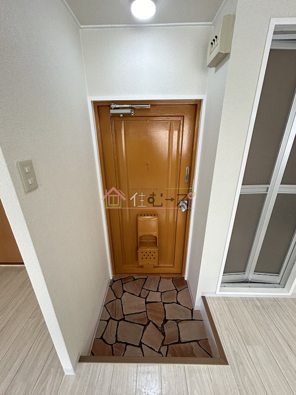 ハイツ上新第三西淡路 玄関