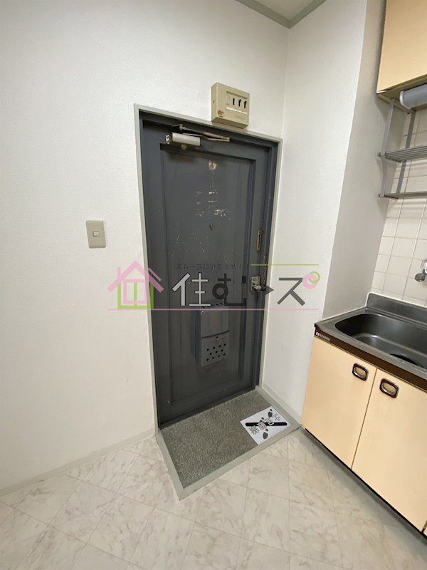 アーニング西加賀屋2番館 玄関