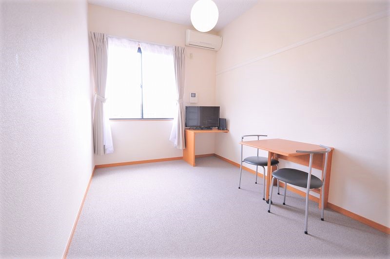 レオパレスクレール猪名寺 ベッドルーム