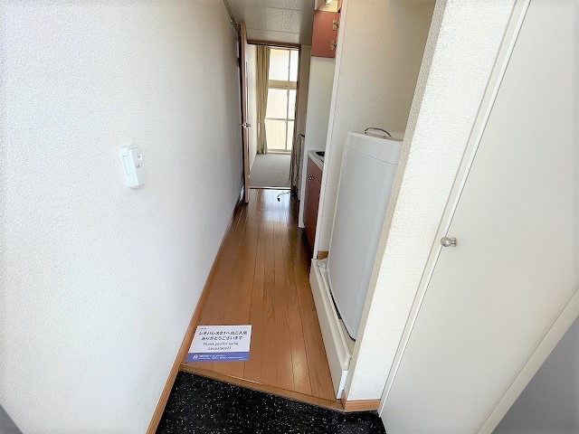 レオパレスフィスデファミーユ 玄関