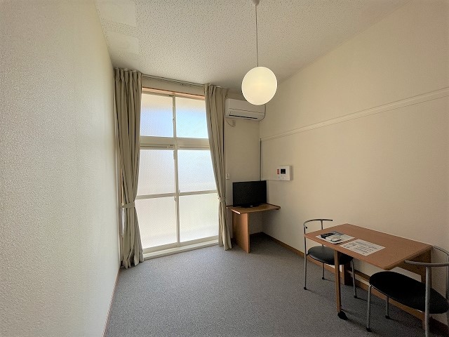 レオパレスフィスデファミーユ リビング