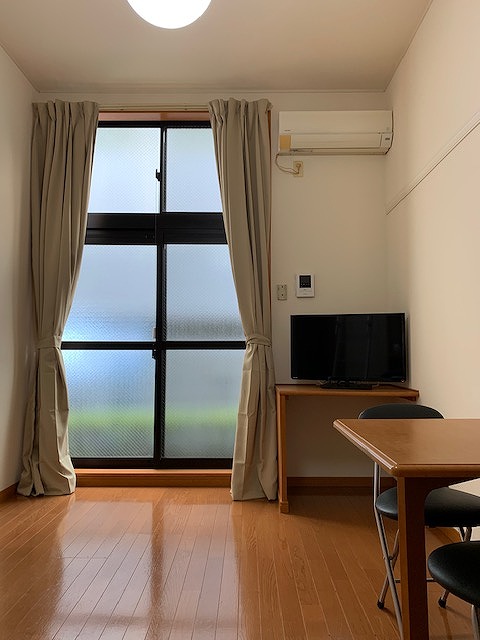 レオパレススプルース鳴尾 リビング