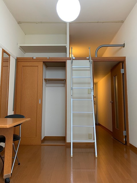 レオパレススプルース鳴尾 ベッドルーム