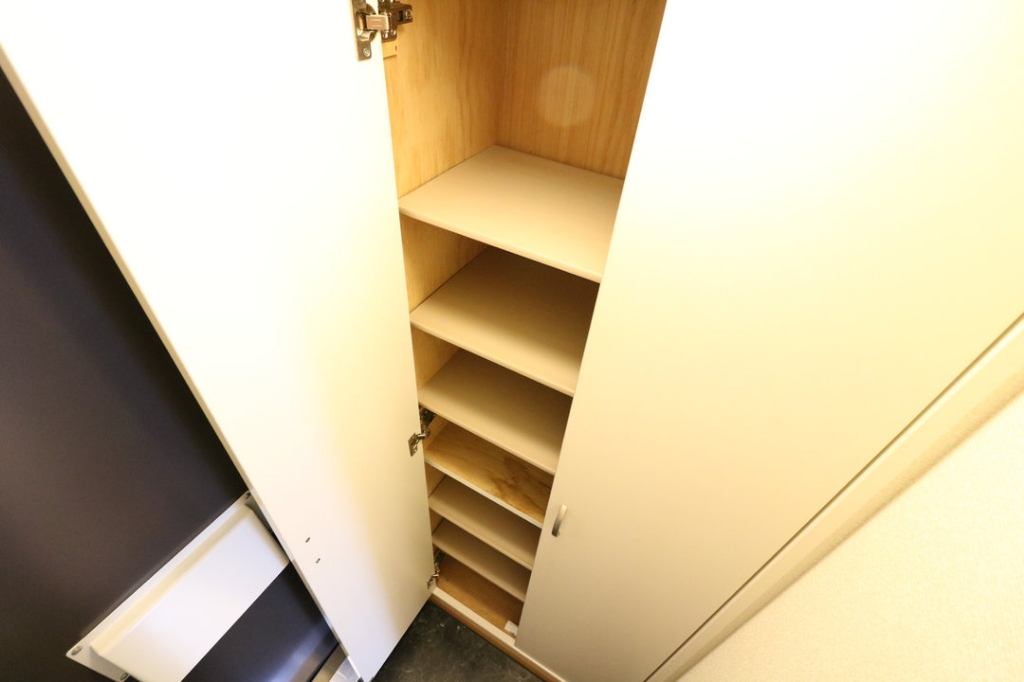 レオパレス奏律 玄関