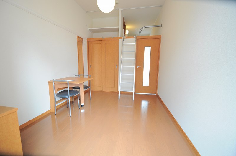 レオパレス藤が丘１番館 リビング