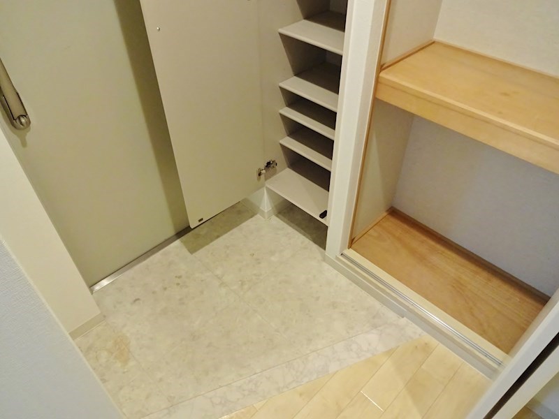 アネシス フナキ 玄関