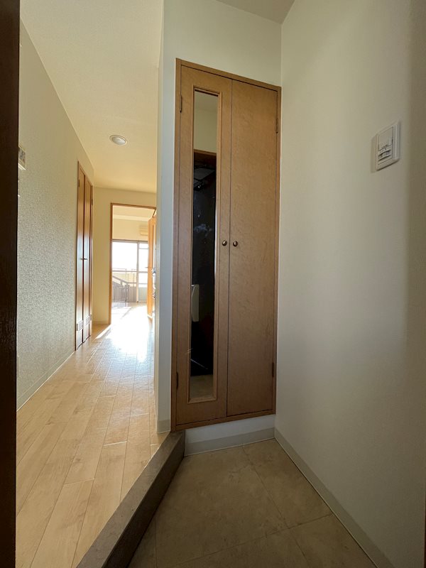 ルミエール加島 玄関