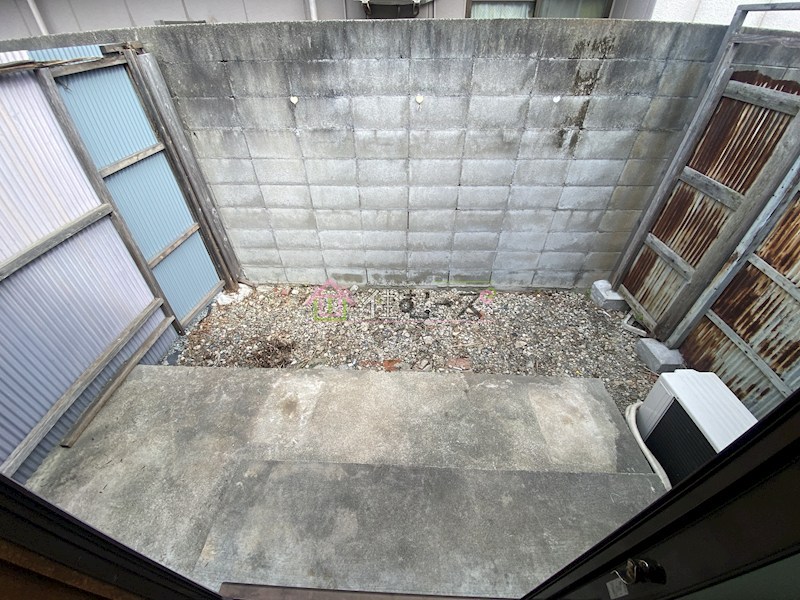 太子橋2連棟貸家　左から3つ目  ベランダ