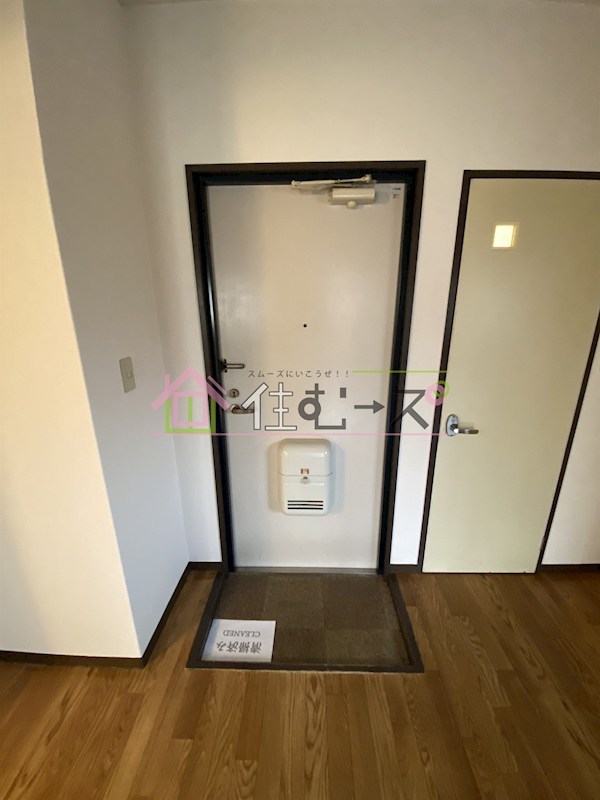 ハイツ優 玄関