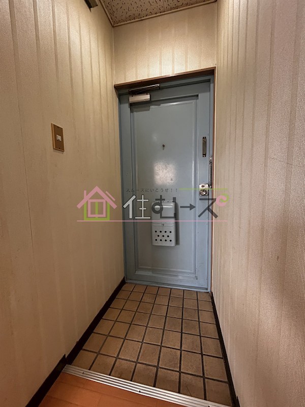 徳映ハイツ 玄関