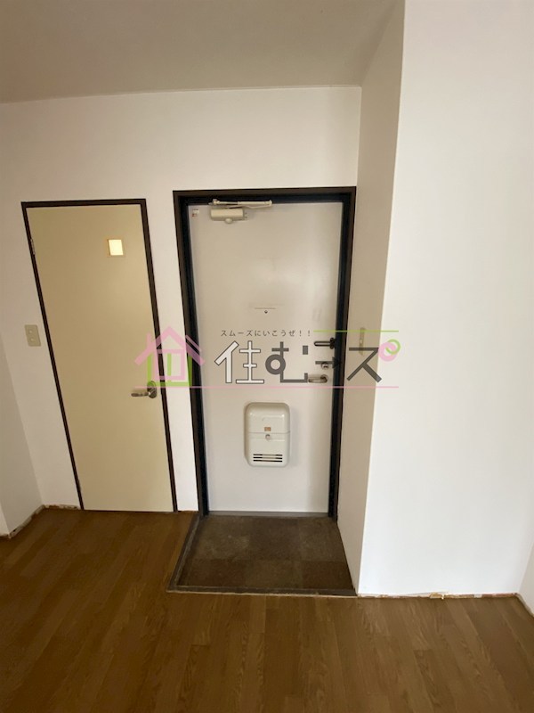 ハイツ優 玄関