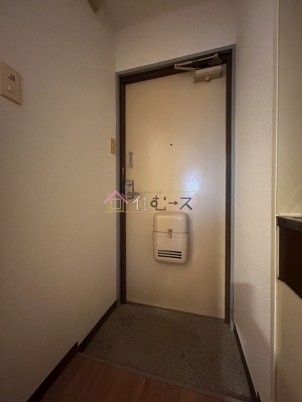 ウルール勝山 玄関