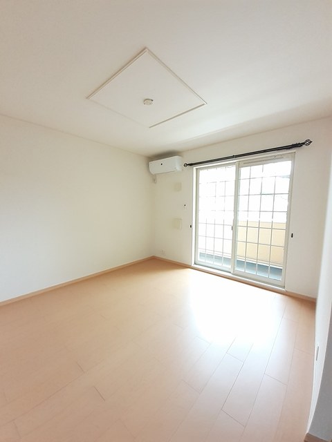 ソルシェ－ル熊取　Ⅲ番館 リビング