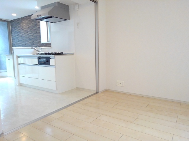 ルル　オブ　アワジプログレッソ リビング