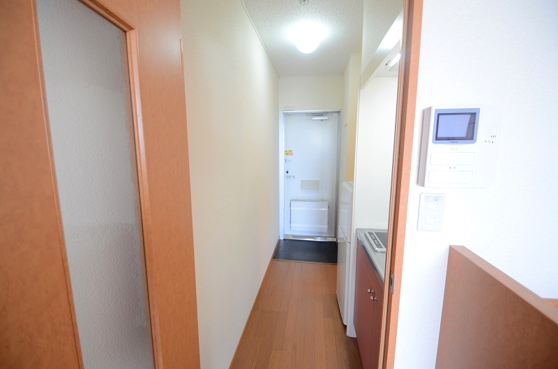 レオパレスパーシモン　辻子 玄関