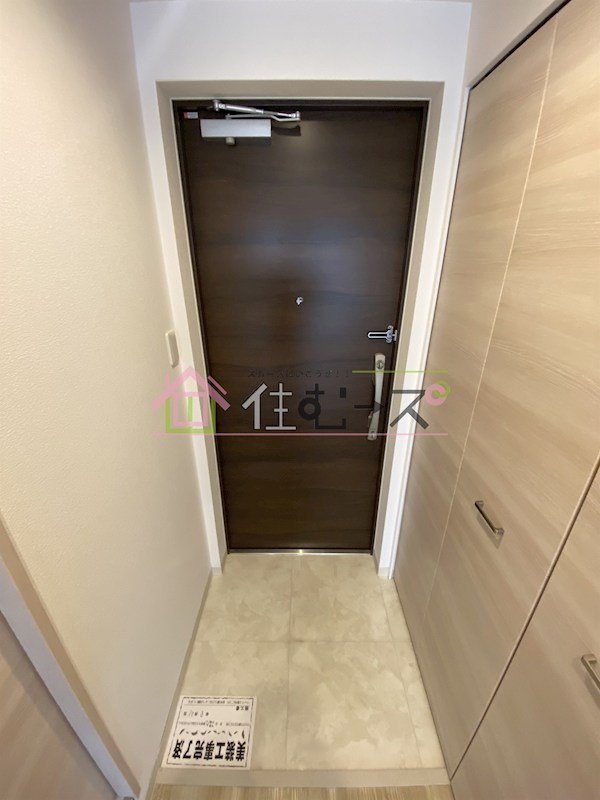 コーラルポワント難波west 玄関