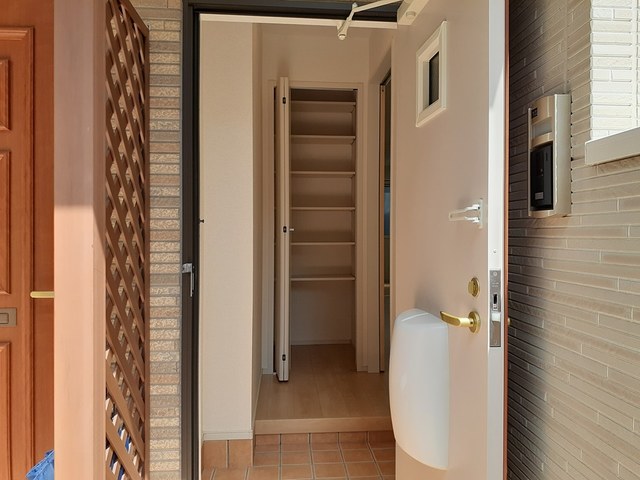 フォンテーヌ逆瀬川 玄関