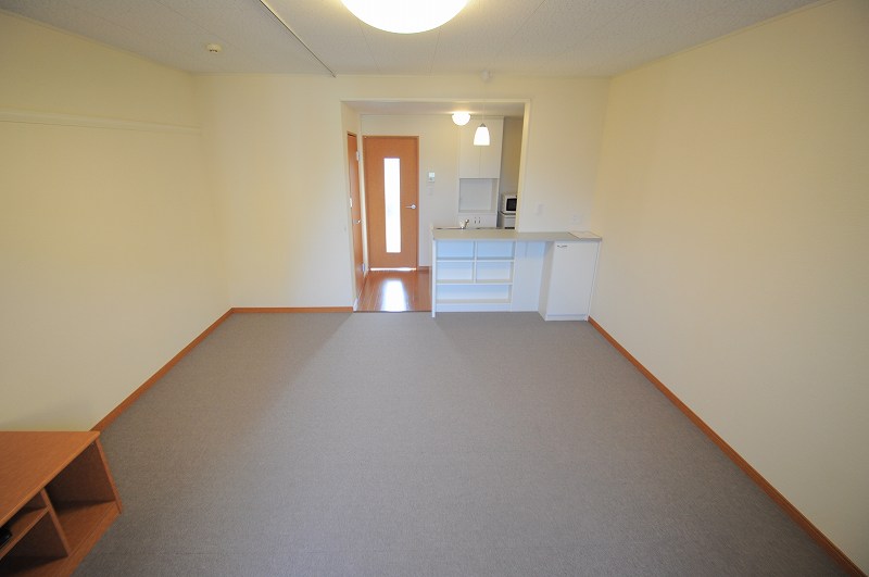 レオパレスエメラルドストーン リビング