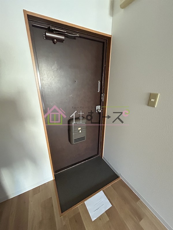 メゾン中央 玄関