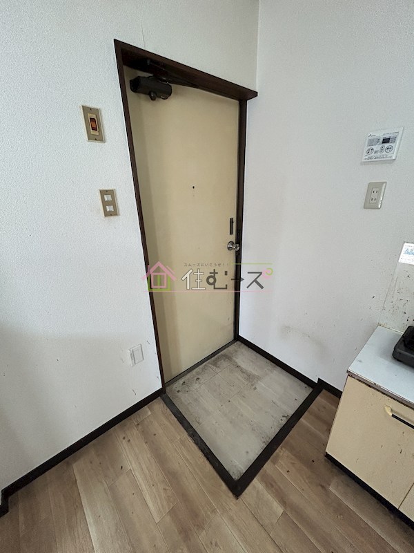 メゾン関目 玄関