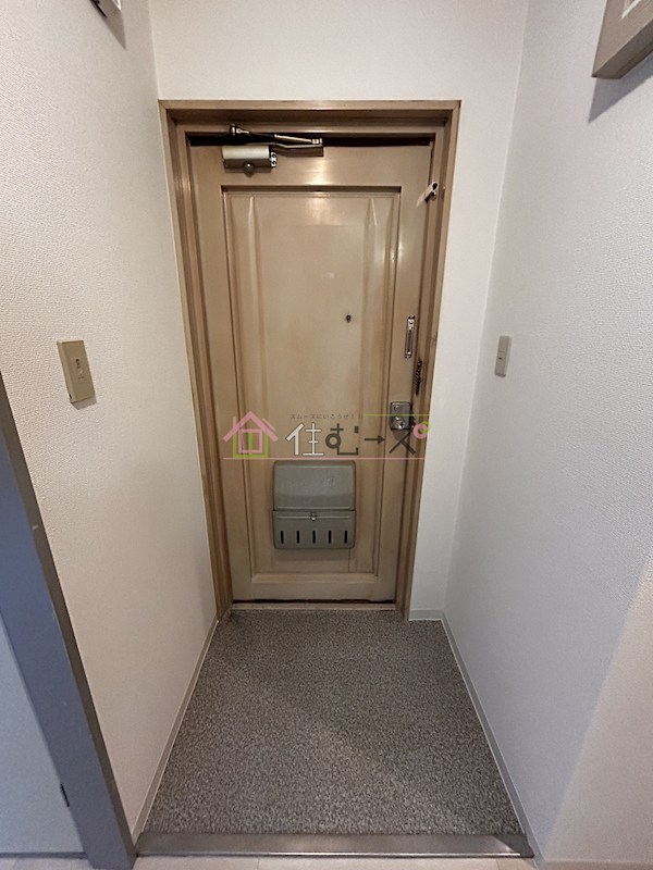 信和マンション 玄関