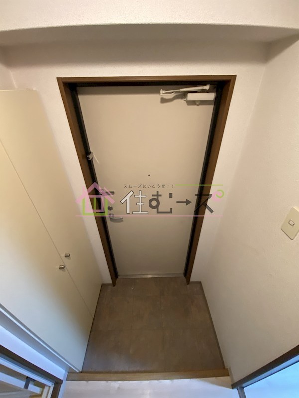 ルミエ新大阪 玄関