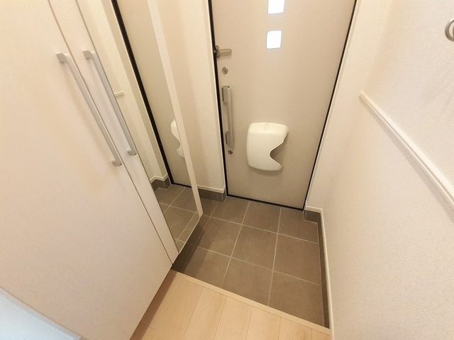 スペチアーレ　ウーノ 玄関