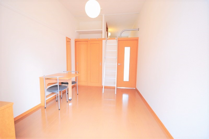 レオパレス武庫川東 ベッドルーム