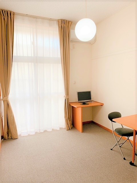 レオパレスＺｅｐｈｙｒ リビング