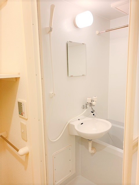 レオパレスＺｅｐｈｙｒ 風呂画像