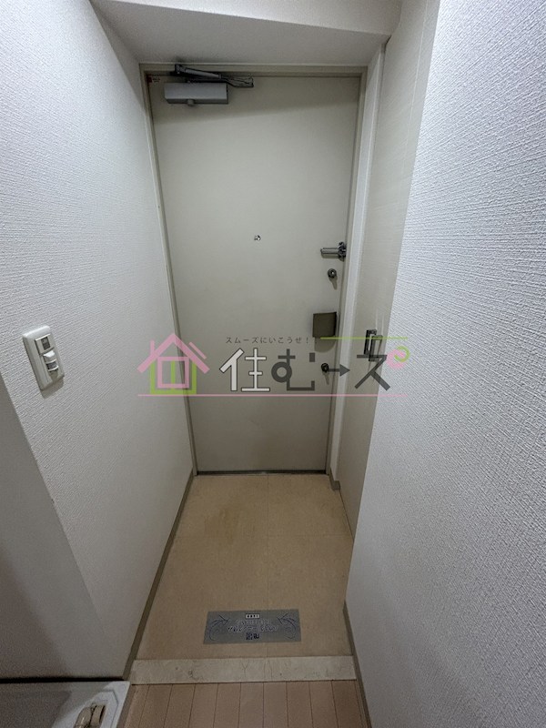 エステムプラザ大手前エヴァース 玄関