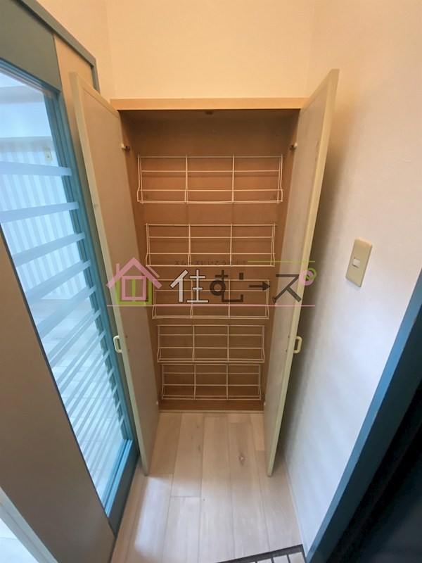 シオザキビル 玄関