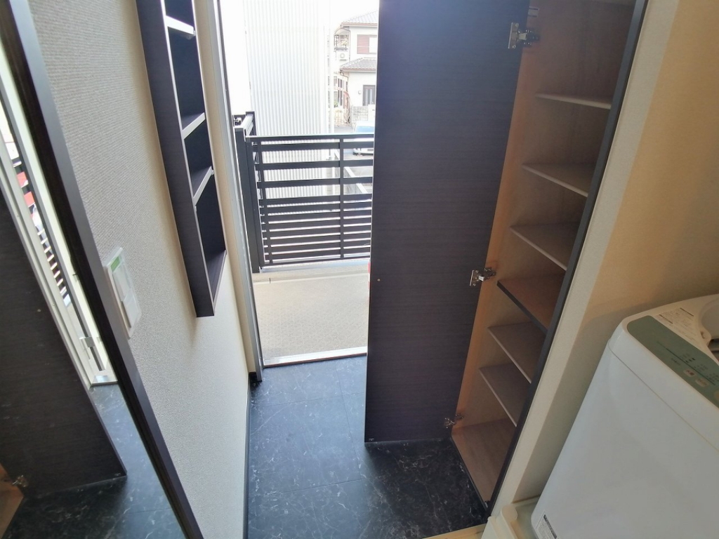 レオネクストＬｏｖｉｎ　Ⅲ 玄関