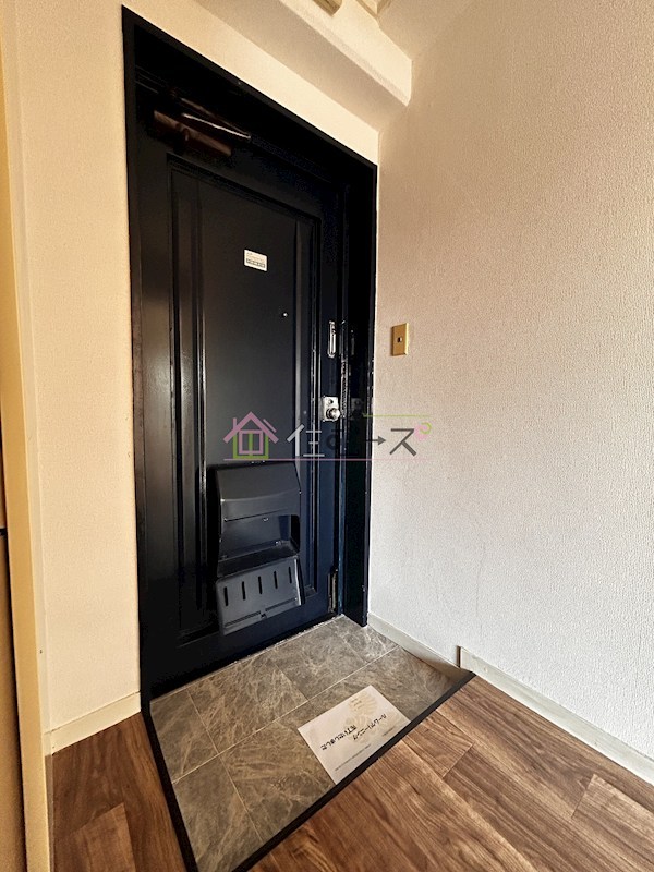 メゾンドソレイユ松野 玄関