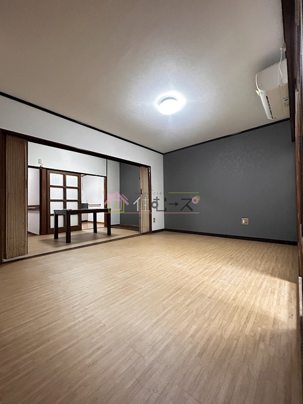 平野本町2丁目貸家 リビング