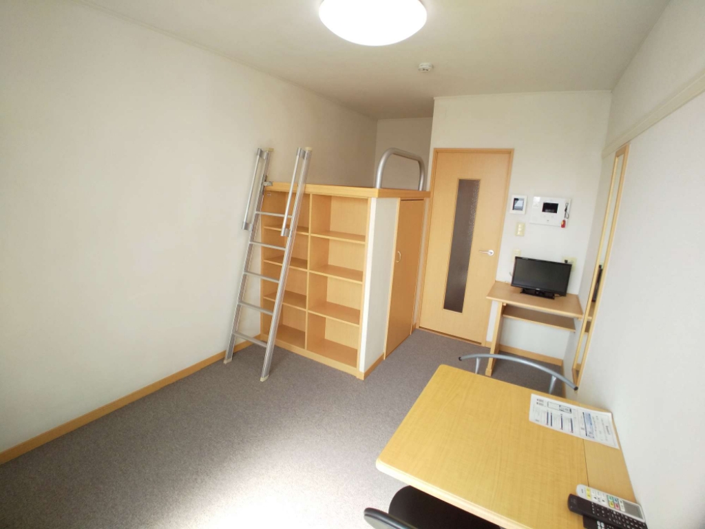 レオパレス雪州 ベッドルーム