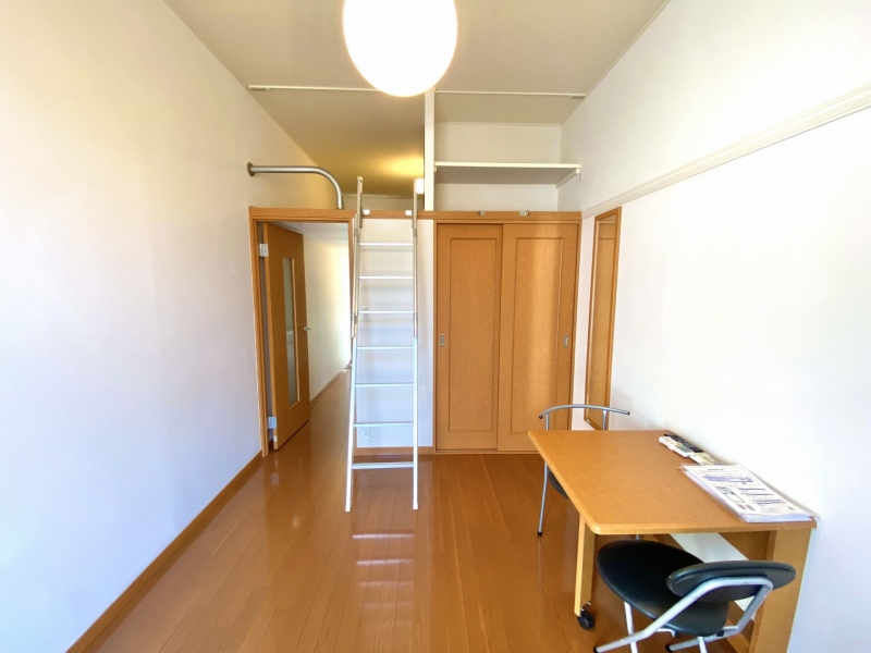 レオパレス小曽根 リビング