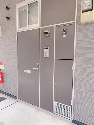 レオパレスアクティⅢ 玄関