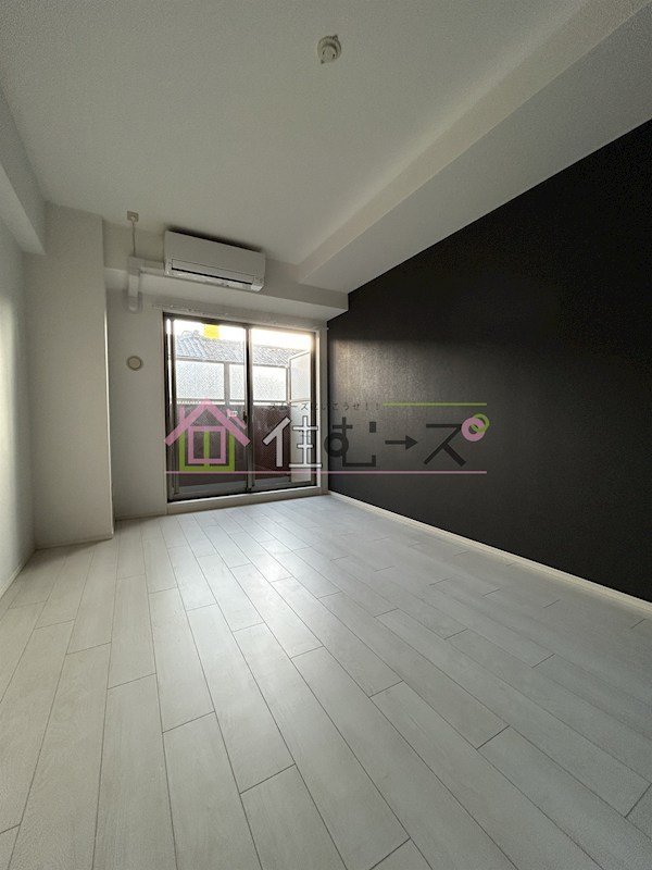 YOSHITOMI SANNOU ベッドルーム