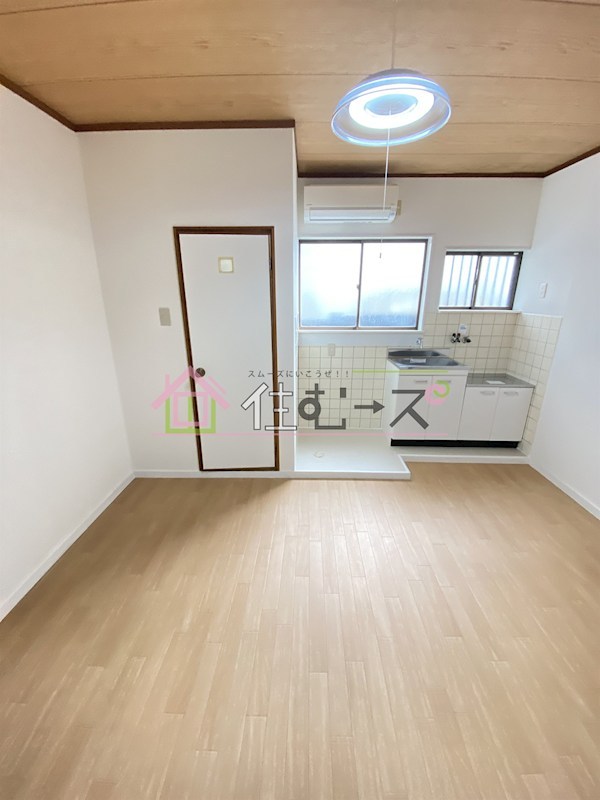 梅南2丁目7番地32（地番）共用住宅 リビング