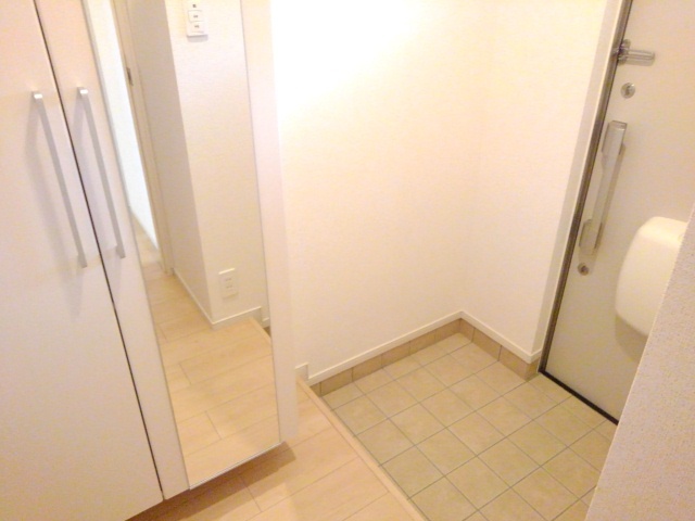 パインルーツⅢ 玄関