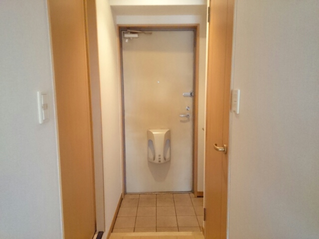 エテルノソ－レ 玄関