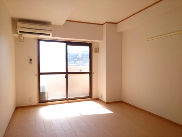 エテルノソ－レ リビング