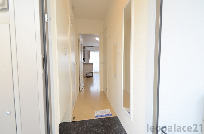 レオネクストルルド 玄関