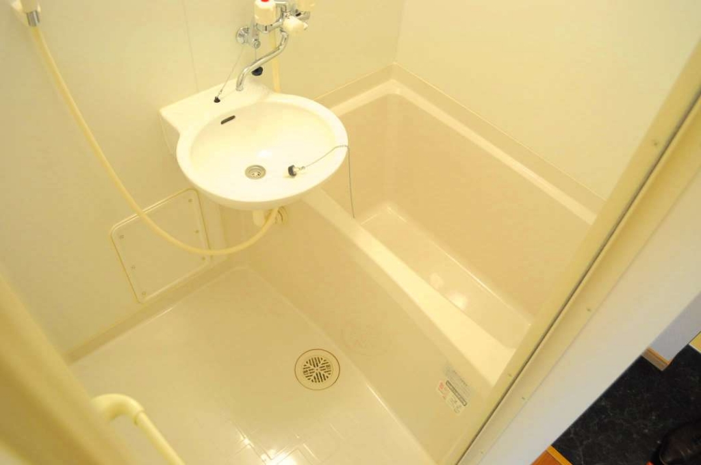 レオパレスシェーネ 風呂画像