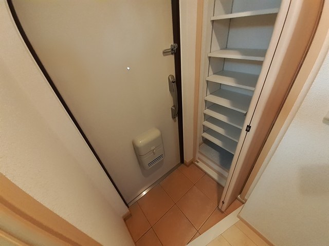 エストレージャ 玄関